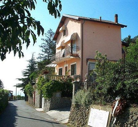 La Tana Del Tasso Ventimiglia Bed & Breakfast Exterior photo