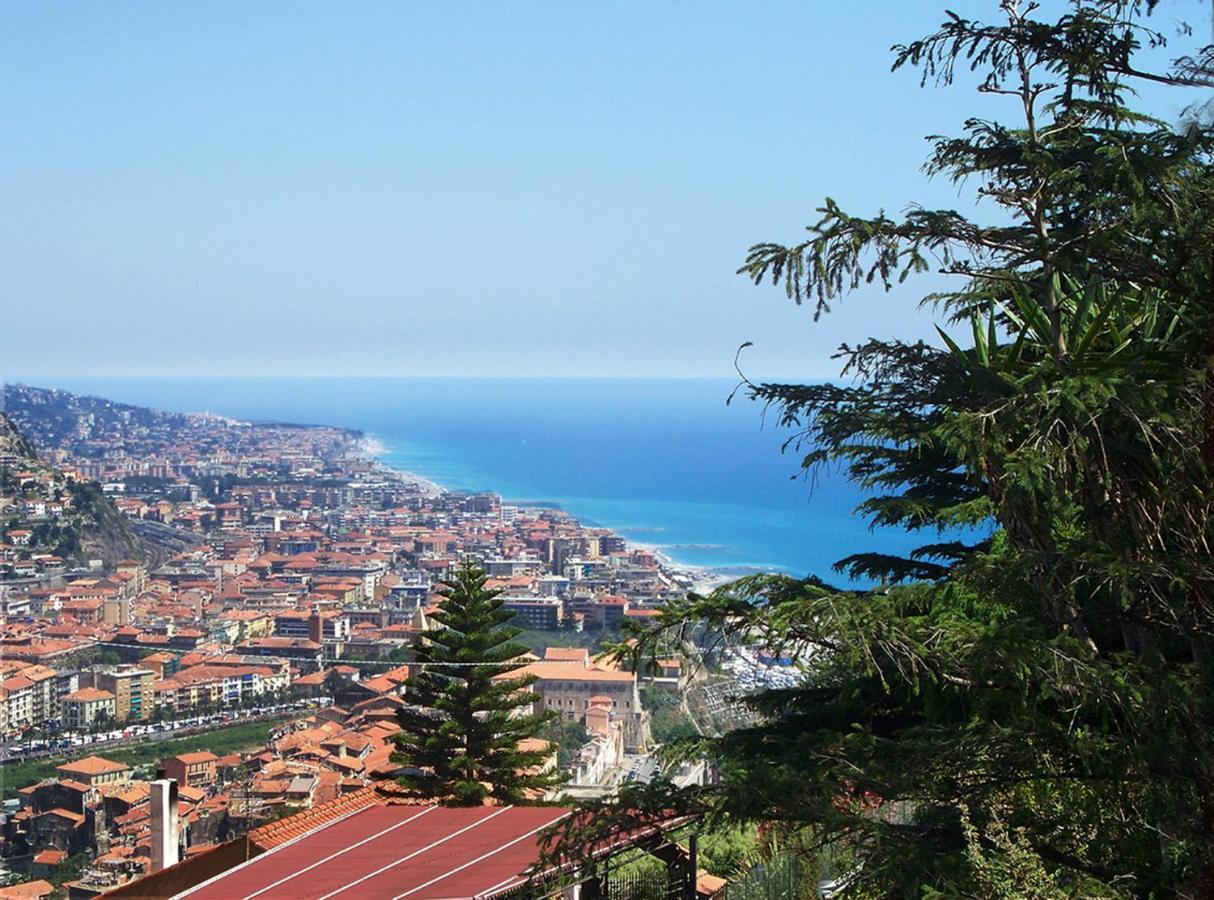 La Tana Del Tasso Ventimiglia Bed & Breakfast Exterior photo