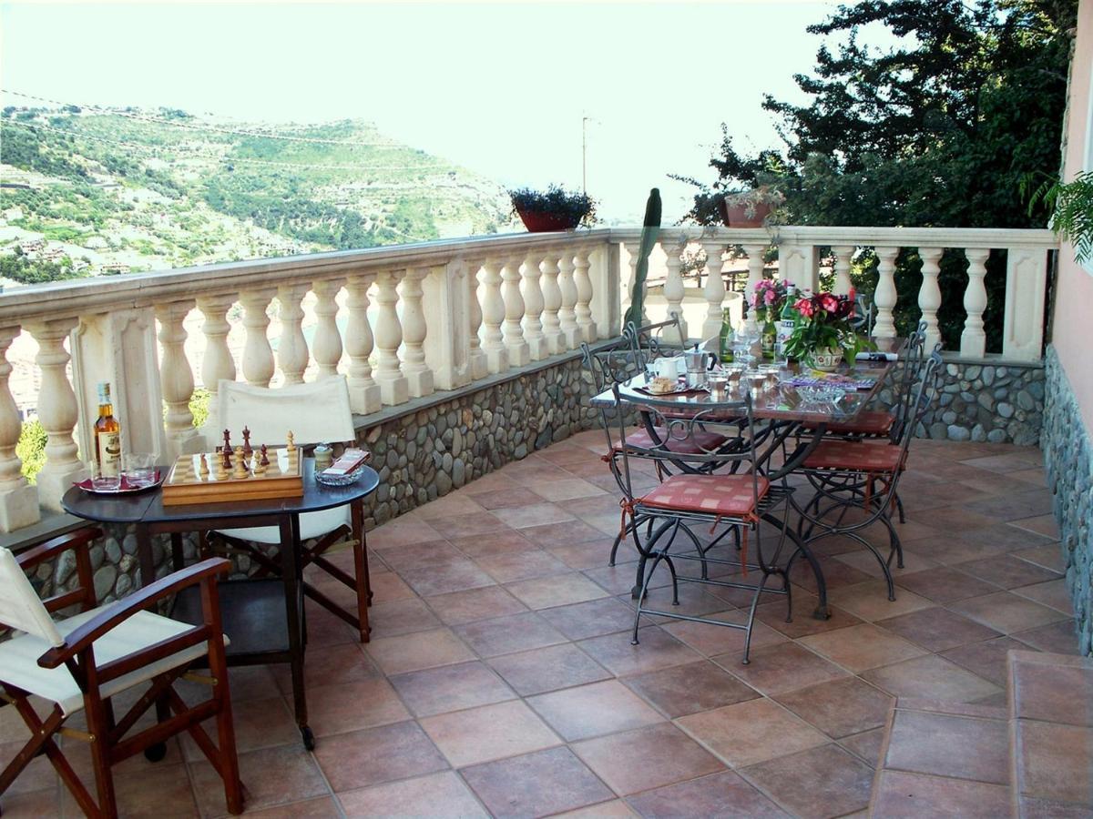 La Tana Del Tasso Ventimiglia Bed & Breakfast Exterior photo